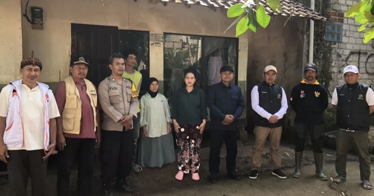 Anggota DPRD Kabupaten Bandung Akmal Arrafat Salurkan Bantuan untuk Korban Puting Beliung di Cimenyan