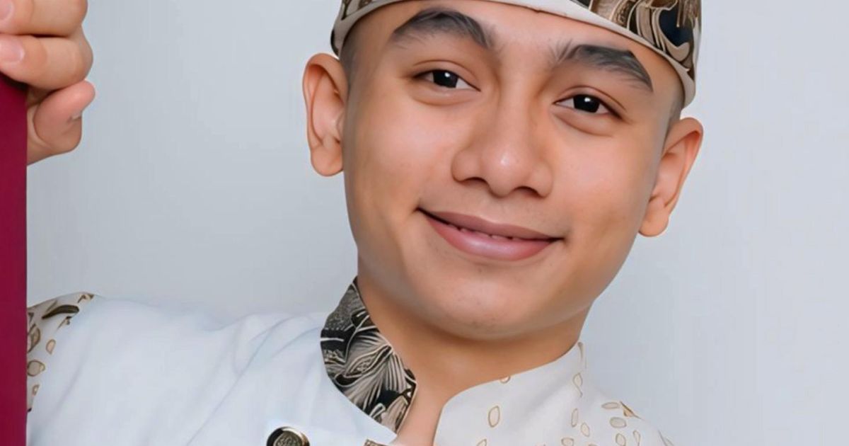 Dalang Wayang Golek Khanha Ade Kosasih Sunarya Putu 2.