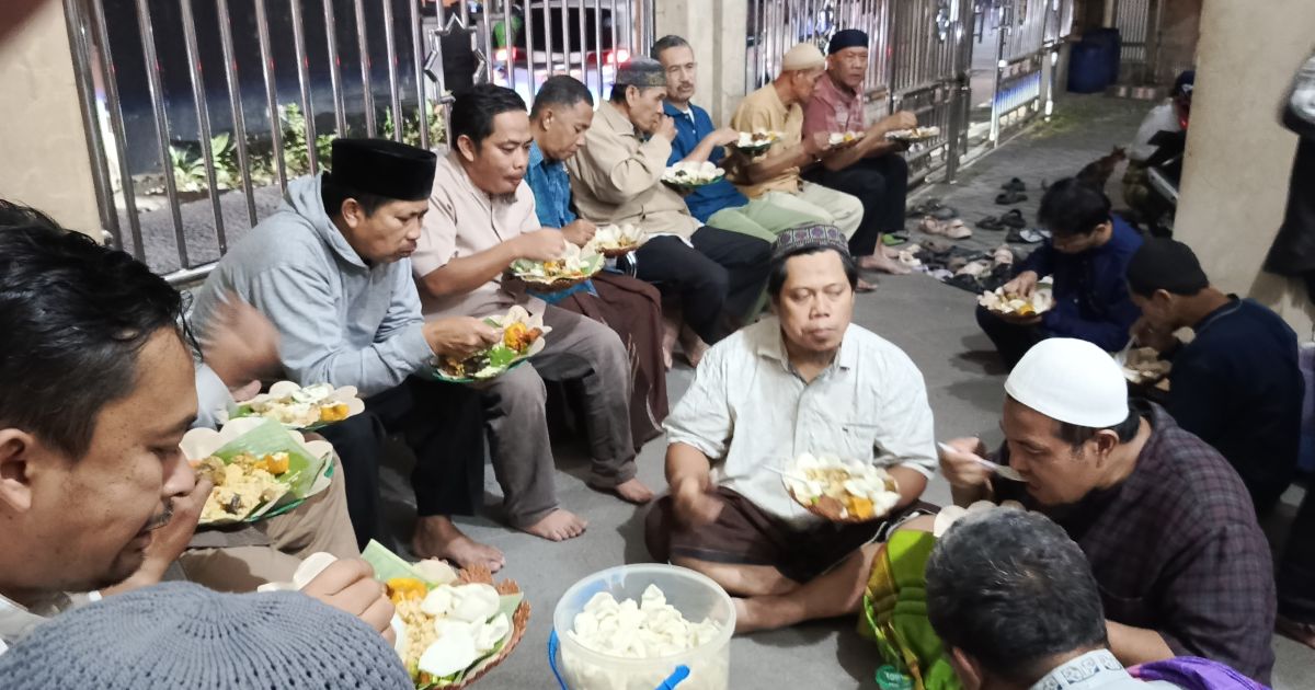 Puluhan Jamaah Al-Haq Gelar Ngaliwet Bersama untuk Pererat Silaturahmi