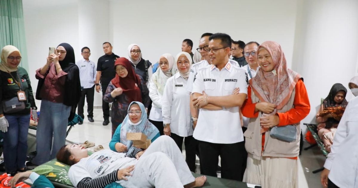 Bupati Bandung tinjau pelaksanan KB Massal di RSUD Oto Iskandar Di Nata, Soreang, Rabu 8 Juli 2026.