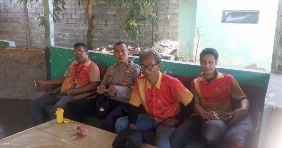 Bhabinkamtibmas Desa Lagadar ajak warga hidupkan ronda. (Foto Hida Linggaraja).
