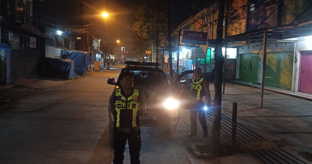 Anggota Polsek Margaasih patroli jamin keamanan lingkungan siang - malam. (Foto Hida Linggaraja).