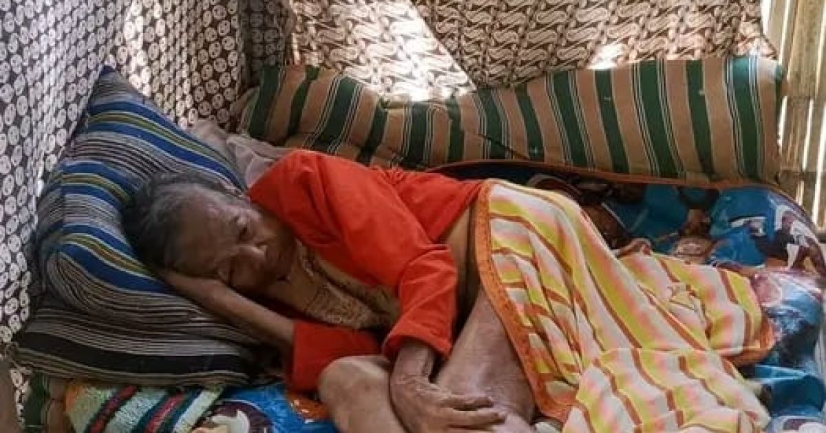 Ma Ilah, Nenek renta 90 tahun sebatangkara tak berdaya di gubuk bambu tak layak huni di Garut  perlu ukuran tangan. (Foto Wanhendy).