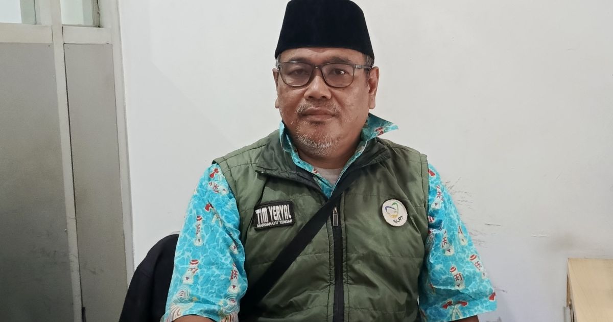 Sekretaris Panitia Pengisian Anggota BPD Desa Margahayu Tengah Kecamatan Margahayu Kabupaten Bandung, Sepul Rochman. (Foto Sopandi)