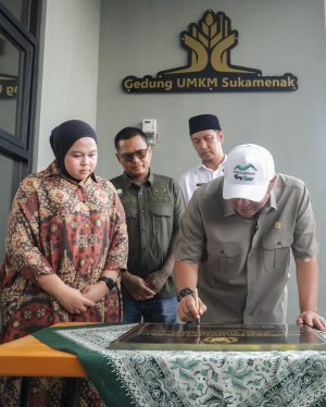 Anggota DPRD Kabupaten Bandung Krisna Alamsyah Apresiasi Kades Sukamenak Mampu Sulap Tanah Carik Jadi Kawasan Ekonomi Terpadu