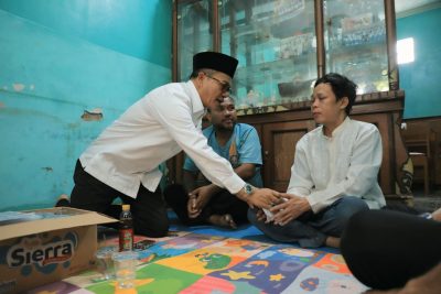 Bupati Bandung Bertakziyah ke Rumah Duka 2 Korban Terseret Arus Sungai di Banjaran