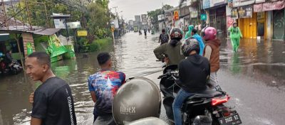 Hujan Lebat Sejak Siang Banjir Meluas ke Beberapa Titik di Kecamatan Margahayu Hari Ini