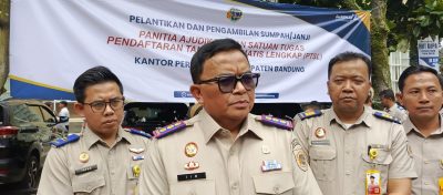 Targetkan 40 Ribu Bidang. Kakan ATR/BPN Kabupaten Bandung Lantik dan Ambil Sumpah Panitia Ajudikasi dan Satgas PTSL