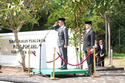 Menjadi Pembina Upacara Hari Pahlawan Nasional. Bupati Bandung Ajak Masyarakat Teladani Semangat dan Keikhlasan Pahlawan