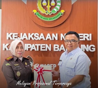 Langkah Strategis Jaga Aset Negara: KANTAH Kabupaten Bandung Serahkan 4 Sertipikat Hak Pakai kepada Kejaksaan Negeri