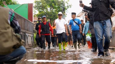 Pastikan Penanganan Cepat, Bupati Bandung Tinjau Lokasi Banjir di Bojongsoang dan Baleendah