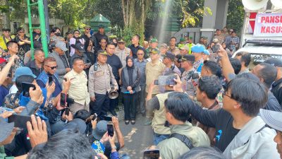 Ketua DPRD Kabupaten Bandung Renie Rahayu Fauzi Redam Ketegangan Aksi AMKB dengan Dialog