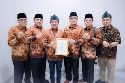 Bupati Bandung Dianugerahi Piagam Penghargaan dan Tanda Kehormatan Wredatama Nugraha Utama