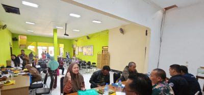BPN Serahkan 234 Sertifikat PTSL, Disambut Gembira Warga Penerima di Kepada Penerima di Desa Cimekar Kecamatan Cileunyi