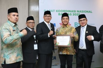 Berhasil Tingkatkan Penghimpunan ZIS, Bupati Bandung Terima Baznas Award